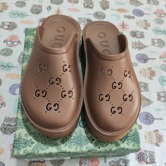 Gucci Leather Slippers - Picture 6 of 12